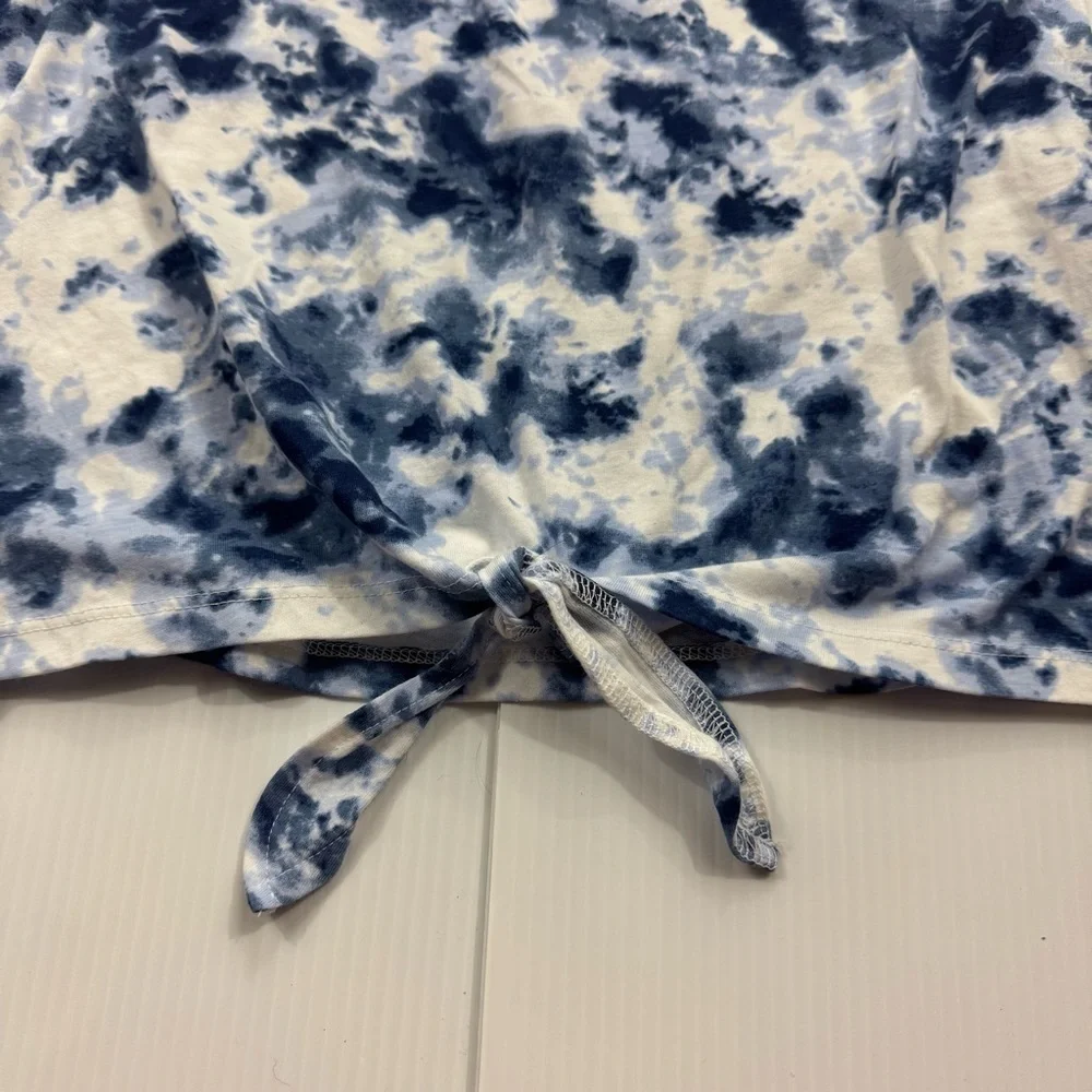 538. The Children’s Place Blue and White Tie-Dye Top (XL 14)